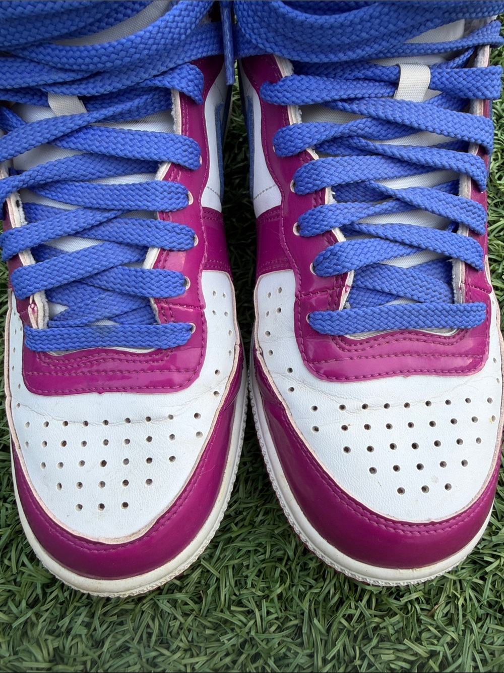 Vintage Nike High-Top Sneakers in White, Magenta & Blue with Multicolor Logo - Picture 10 of 10